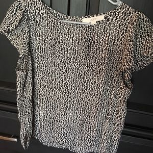 Medium Loft Button Back Top